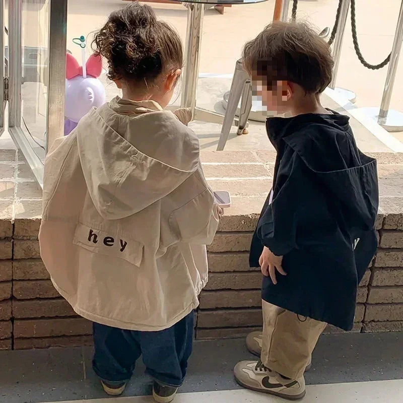High-quality Children's Letter Hooded Windbreaker for Boys and Girls Handsome Coat for Spring Autumn Wear